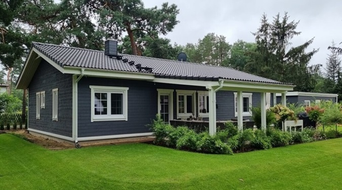 Une maison préfabriquée pas cher avec des caractéristiques modernes et efficaces.